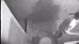 امرأة أمريكية من أصل أفريقي تعطي لابن فلم سكسيه عم أسود.