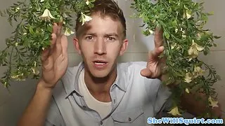 خوخلوشكا لديه متعة مع الشاب. افلام سكسيه عربيه جديده