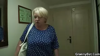 مفلس يمارس الجنس افلام سكسيه مترجمه عربي مع رجل من فتاة.