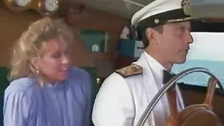 الصديقات تنغمس في الجنس بعد مشاهدة التلفزيون. افلام رومانسيه سكسيه