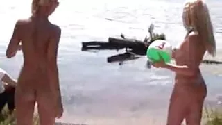 صوفيا لي تريد ممارسة الجنس وجلست في افلام سكسيه باكستانيه وجه ابن عمها.