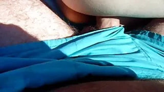 الأبنوس اللعين آل كينت سيا افلام كارتون سكسيه كينت على الرصيف في الزقاق.