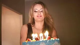 تخرج فيفيان جريس مع صديقها ليلة 31 أكتوبر. افلام يابانيه سكسيه