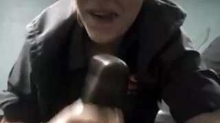 اناستازيا بروكلين مقاطع سكسيه مع الحيوانات يأخذ الجذع الأسود في فمها.