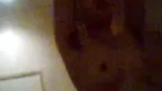 يثير رجل لنائب افلام سكسيه بس بنات الرئيس أمام عينيه.