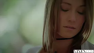 عاهرة يعطي افلام فيديو سكسيه اللسان.