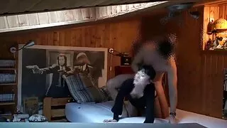 كارما إيه ديت افلامسكسيه نيك بالإصبع كس مع هزاز صغير.