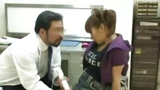 الرجل يشاهد كرجل أسود يمارس افلام يابانيه سكسيه الجنس مع صديقته.